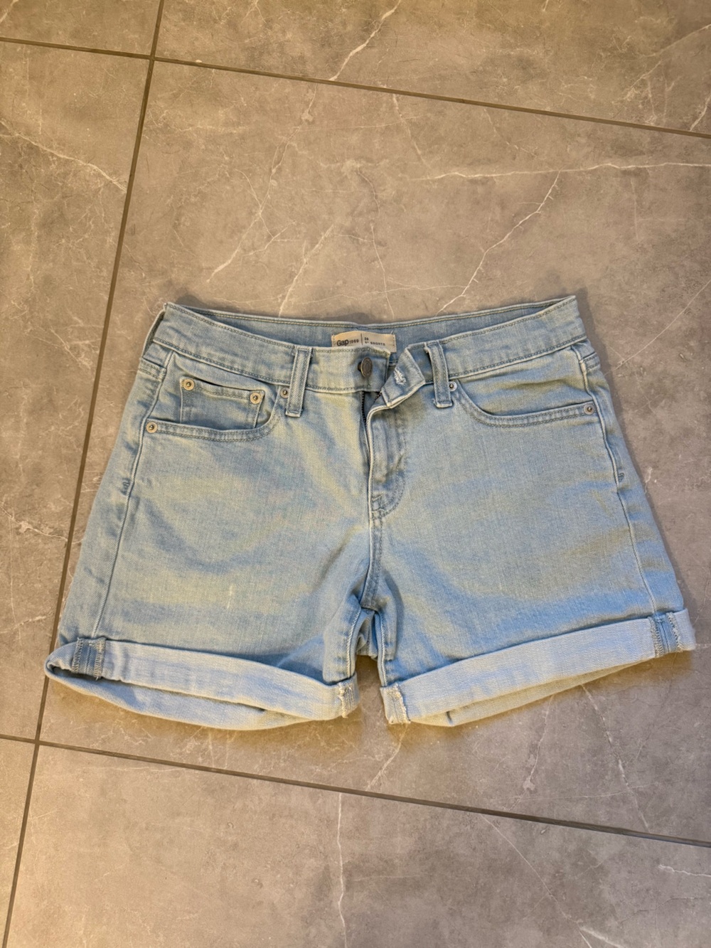Gap rolled hem jean shorts. Size 26.